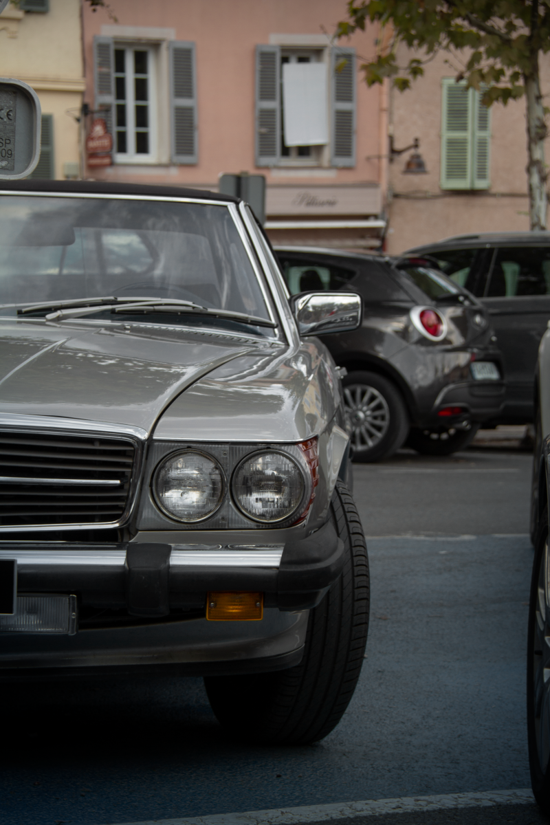 Mercedes-Benz W107