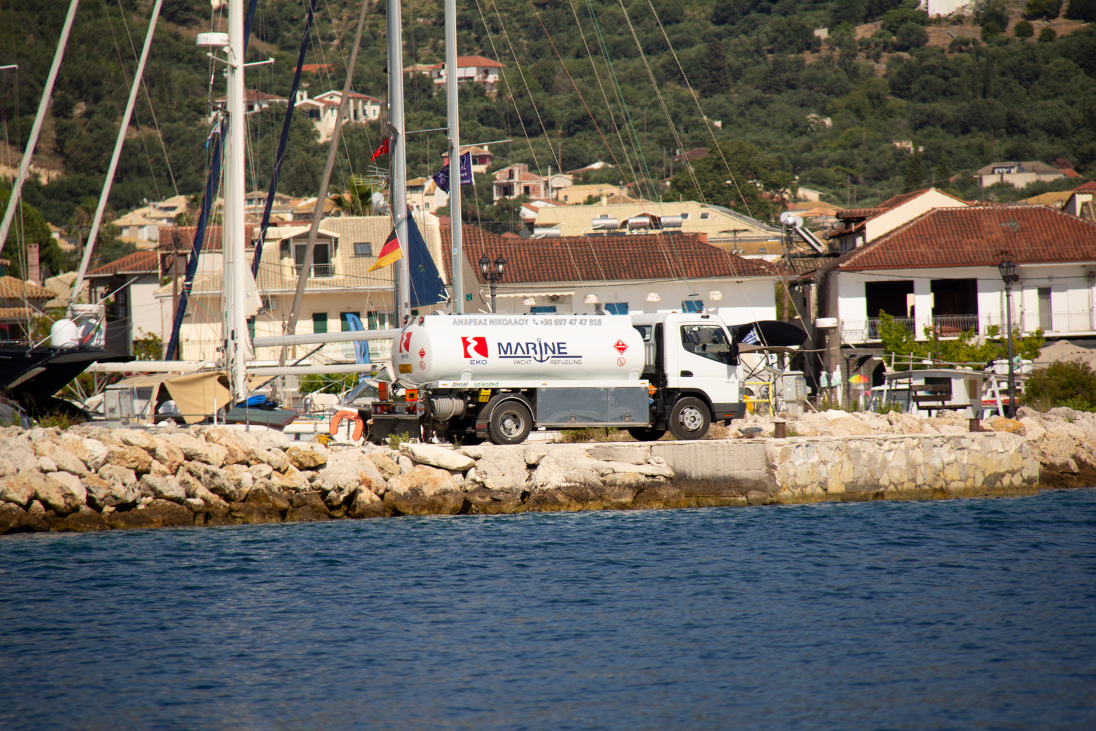 Yach Refueling